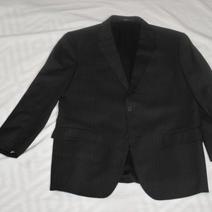 Classic Style Men's 2 Button Joseph Abboud Suit